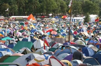 Zelte auf einem Musikfestival
